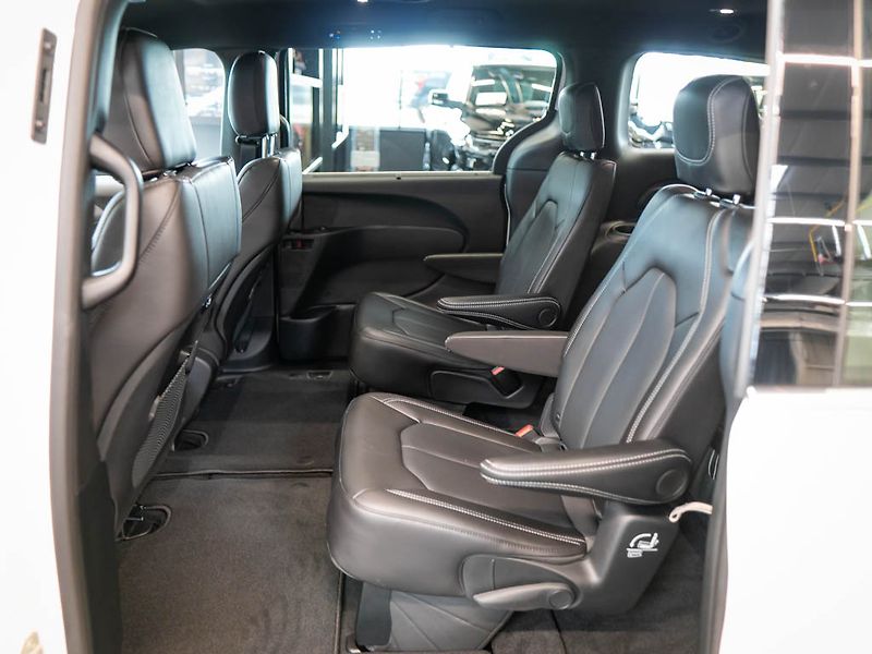 Chrysler Pacifica (2026) 3.6 Select AWD, 360 Cam 2x LCD - fotka 28 z 33