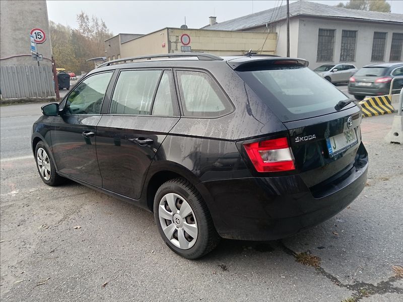 Škoda Fabia 1,0 MPi  Active - fotka 7 z 21