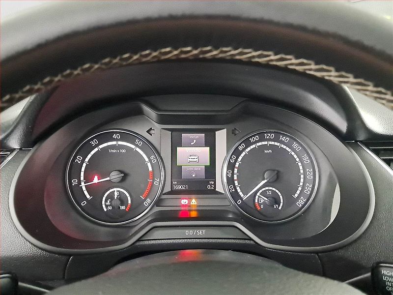 Škoda Octavia (2014) RS 2.0 TSI, Bi-Xenony - fotka 11 z 19