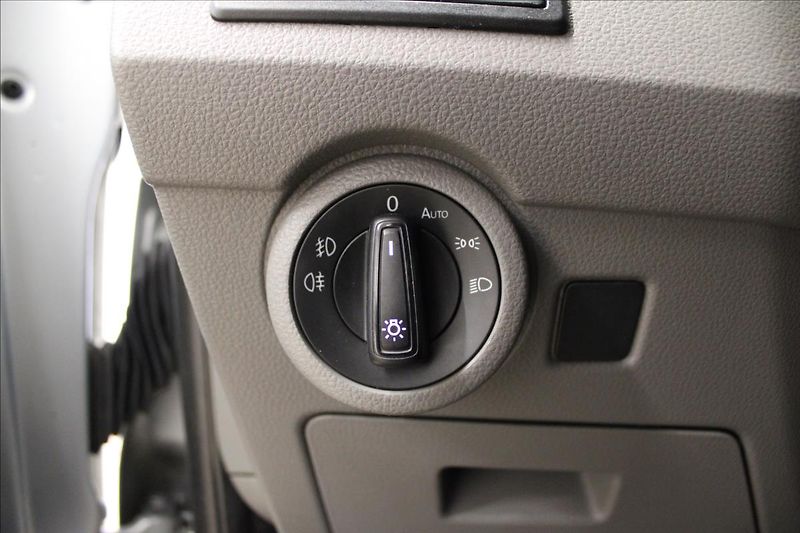 Volkswagen Transporter 2,0 TDI 110KW DSG 5 míst T6.1 - fotka 17 z 35