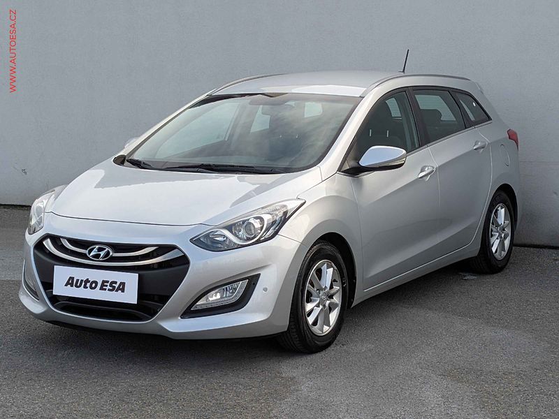 Hyundai i30 (2014) 1.6CRDi, ČR, AC, navi, park - fotka 3 z 16