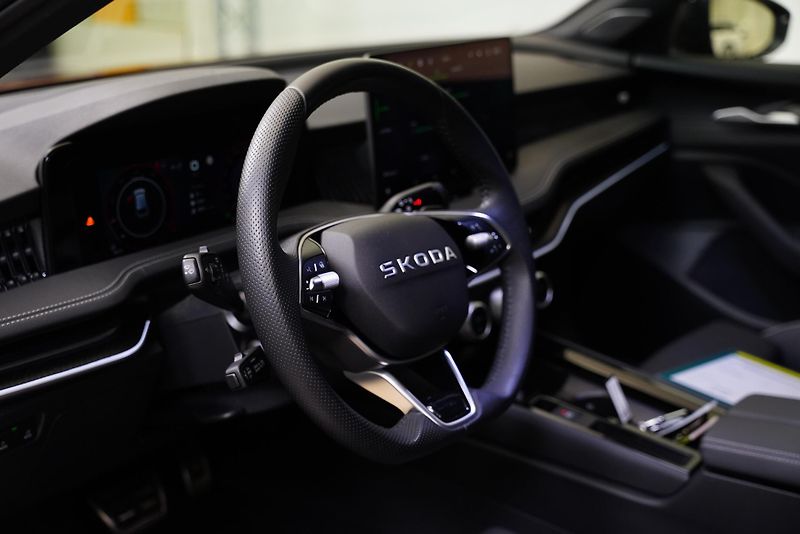 Škoda Superb - fotka 14 z 25