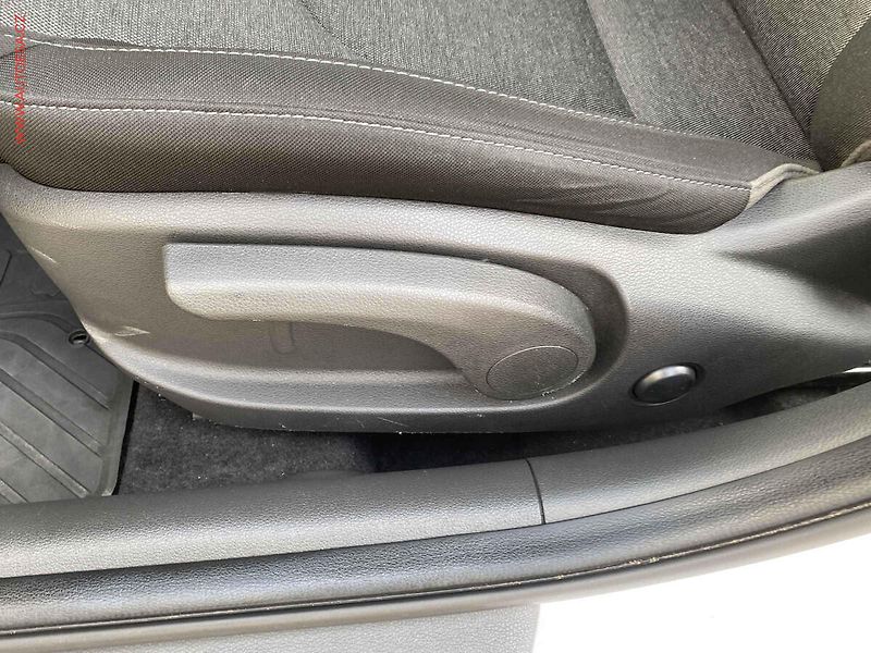 Hyundai i30 (2023) 1.5 T-GDi, 1.maj,ČR, Smart - fotka 14 z 18