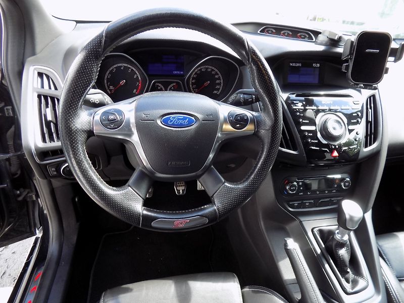 Ford Focus (2013) 2.0i ST/Bi-xenon/kůže/LED/ - fotka 22 z 36