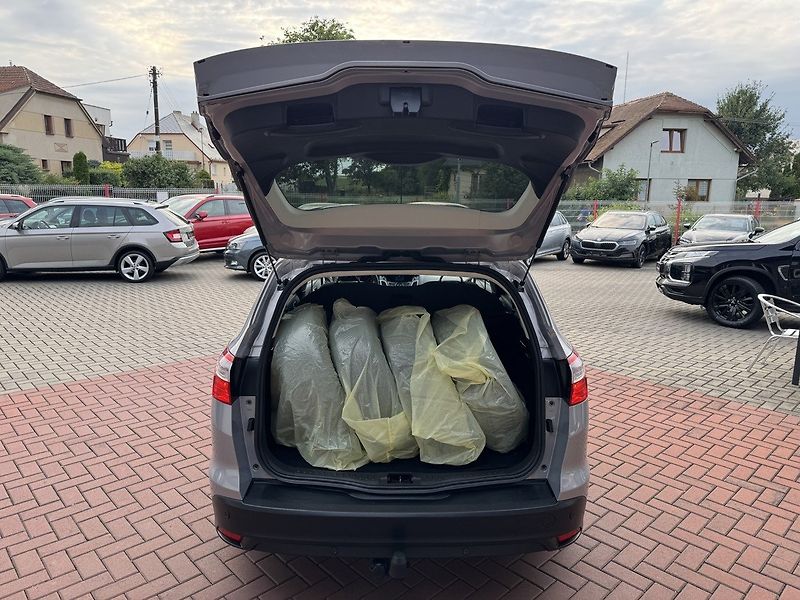 Ford Focus (2011) 1.6Ti-VCT Klima Parkování - fotka 21 z 48