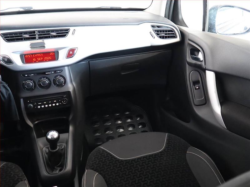 Citroën C3 (2010) 1.4 i, po STK, v dobrém stavu - fotka 8 z 15