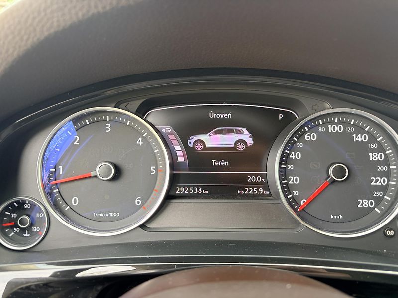 Volkswagen Touareg 3.0TDI V6 DSG 4x4 VZDUCH - fotka 51 z 56