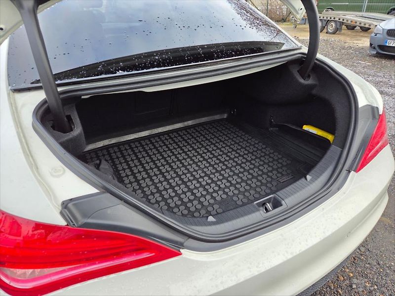 Mercedes-Benz CLA 1,8 100 KW 200 CDi automat - fotka 26 z 26