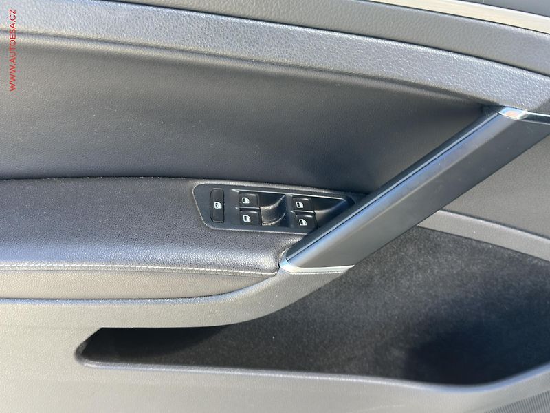 Volkswagen Golf (2015) 1.6TDI, Navi - fotka 11 z 21