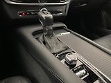 Volvo V90 CC D5 AWD MOMENTUM AUT CZ - náhled 26