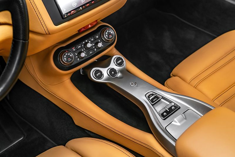 Ferrari California ROSSO CORSA/KAMERA/ - fotka 17 z 22