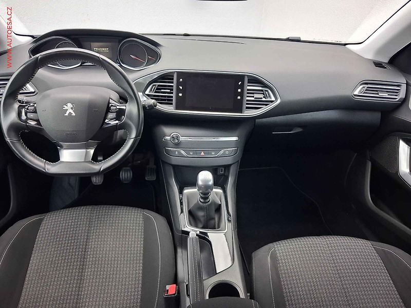 Peugeot 308 (2019) 1.5 HDi, Active, navi, kamera - fotka 8 z 19