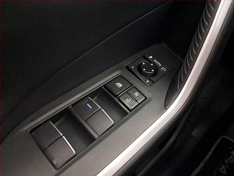 Toyota RAV4 (2019) 2.5 Hybrid - fotka 16 z 20