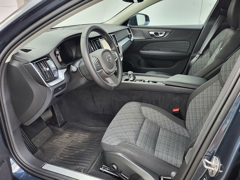 Volvo V60 CORE B4 FWD 145kW - fotka 7 z 32