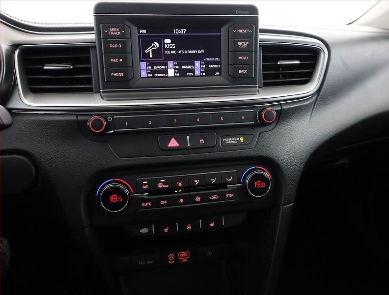 Kia Ceed (2019) 1.4 CVVT, ČR,1.maj, Serv.kniha - fotka 10 z 15