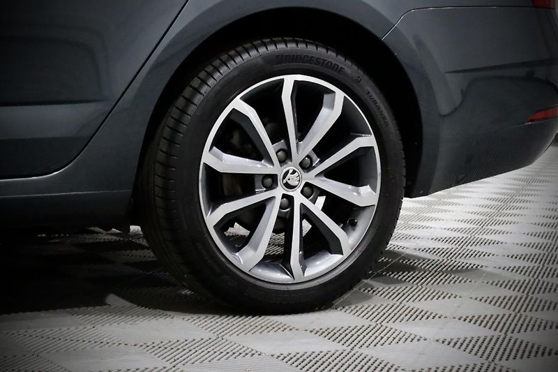 Škoda Octavia 3 FL Combi 1.4 TSI 110 kW DSG - fotka 8 z 34