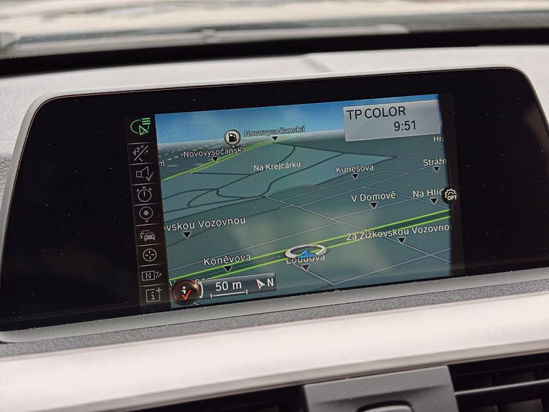 BMW Řada 3 320i xDrive, 1.majitel - fotka 22 z 25