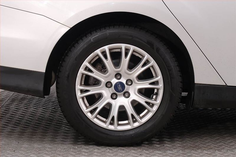 Ford Focus (2013) 2.0 TDCi, Navi, Tempomat - fotka 15 z 19