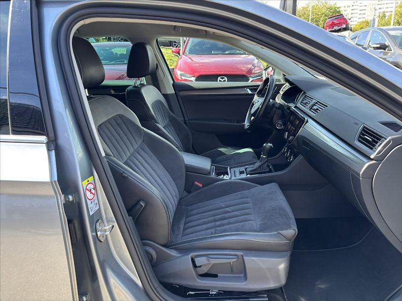 Škoda Superb 2,0 TDi AT Style SERVIS - fotka 16 z 43