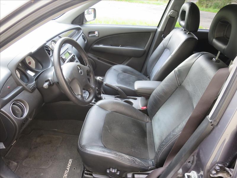Mitsubishi Outlander 2,0  Turbo - fotka 11 z 24