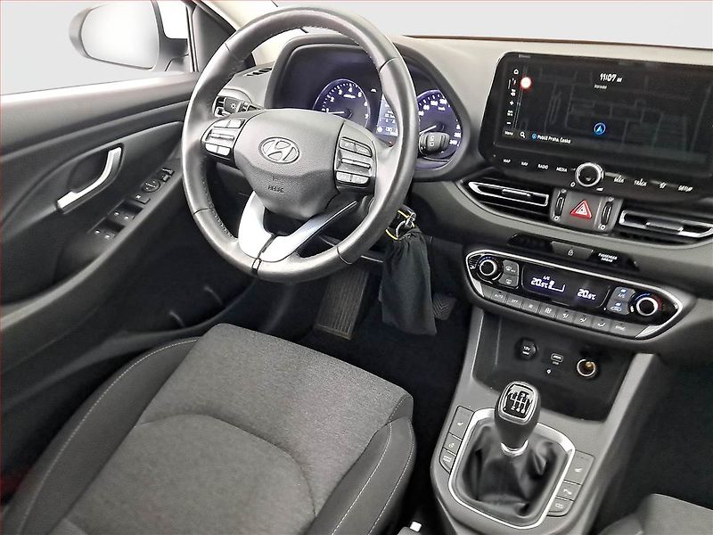 Hyundai i30 (2023) Smart 1.5 T-GDI MHEV, ČR,1.maj - fotka 7 z 20