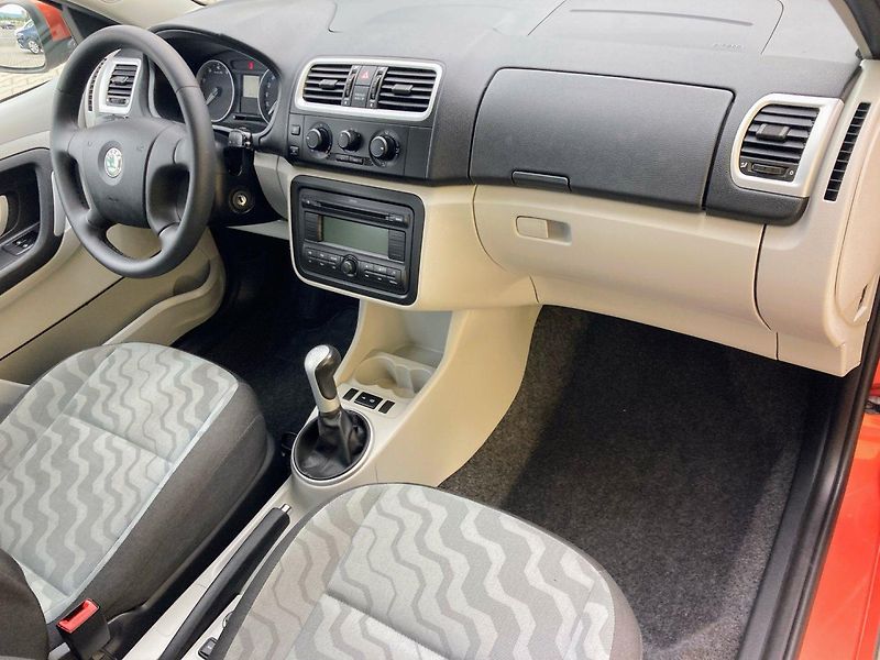 Škoda Fabia 1,4i (63kW) *KLIMATIZACE* - fotka 10 z 14