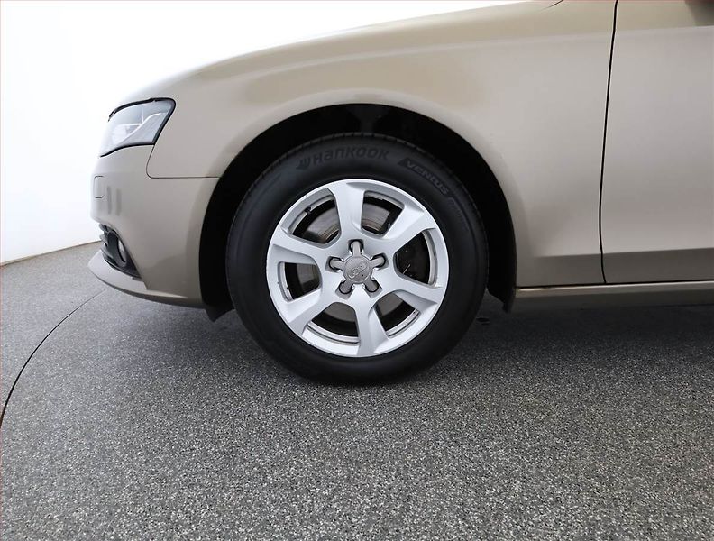 Audi A4 (2010) 2.0 TDI, Serv.kniha, Xenony - fotka 14 z 14