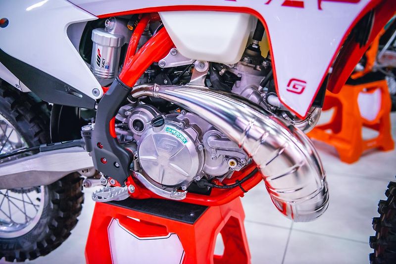 GASGAS EC 250 Racing (2022) EC 250 TPI 2T - fotka 47 z 49