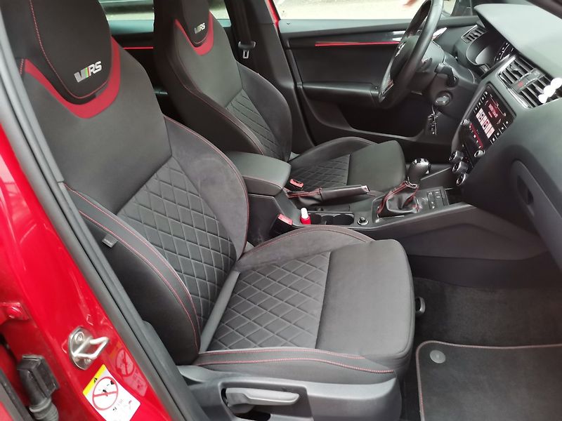 Škoda Octavia (2018) 2.0TDi 135ke RS Challenge DSG - fotka 14 z 32