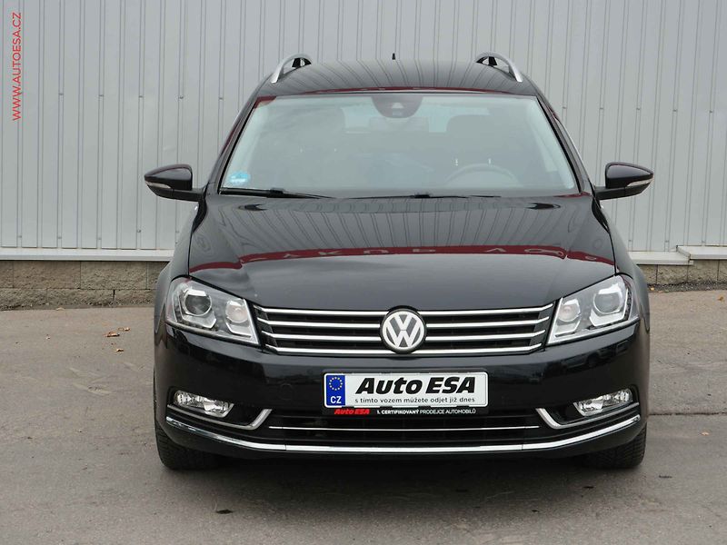 Volkswagen Passat (2013) 2.0 TSi, Highline, DSG, bixen - fotka 2 z 27