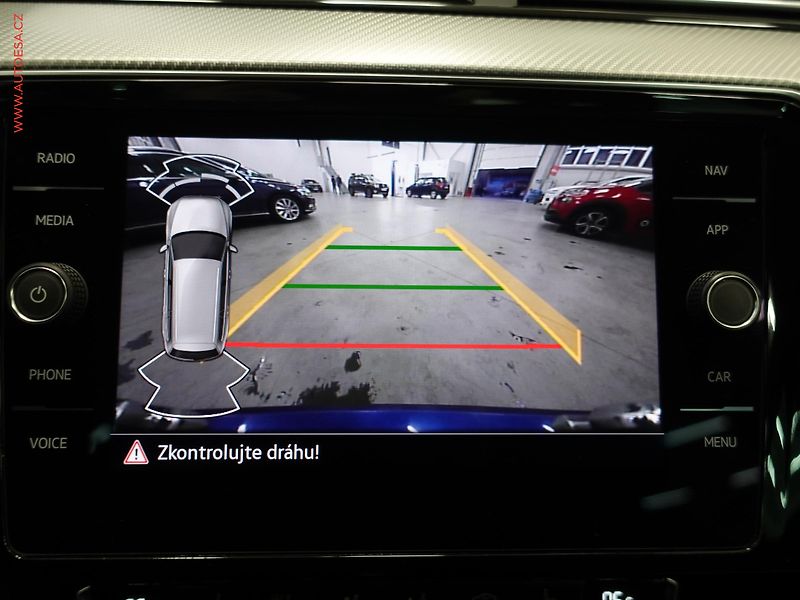 Volkswagen Passat (2019) 2.0 TSI, ČR, R-Line, DSG - fotka 20 z 23