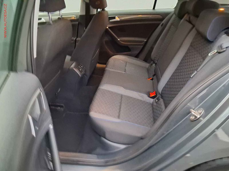 Volkswagen Golf (2018) 1.5 TSi, Join, LED, navi, - fotka 11 z 19