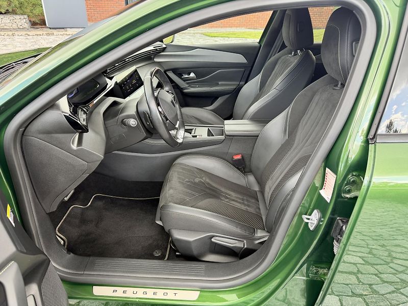 Peugeot 308 (2022) e-GT HYBRID 225 - fotka 14 z 28