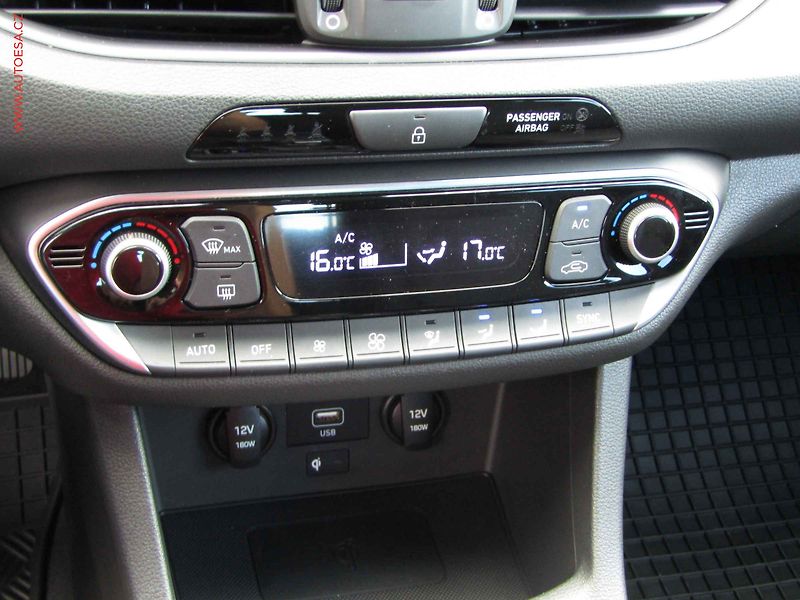 Hyundai i30 (2022) 1.0 T-GDi Fastback, 1.maj,ČR - fotka 15 z 22