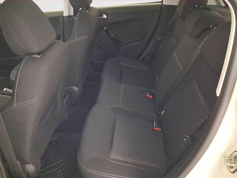 Peugeot 208 (2019) 1.2 PureTech, Automat, Navi - fotka 10 z 20