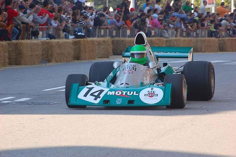 Před nedávnem oslavil 82. narozeniny rekordman v účasti na 24 hodin Le Mans, bývalý pilot F1 a držitel rekordu v letectví, francouzský automobilový závodník Henri Pescarolo. V roce 1984 závodil při Interserii v Mostě.