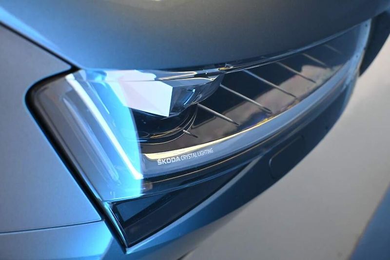 Škoda Superb (2022) 2.0 STYLE LED MATRIX DSG ACC T - fotka 31 z 39