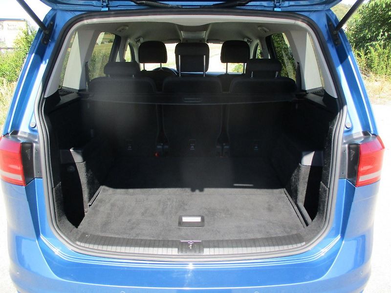 Volkswagen Touran (2016) 1.4TSi 110kW CLBMT 142tkm - fotka 37 z 47