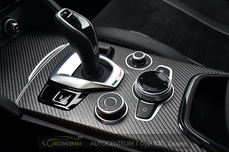 Alfa Romeo Stelvio 2.9V6 Bi-T SPARCO+AKRAPOVIČ - fotka 32 z 54