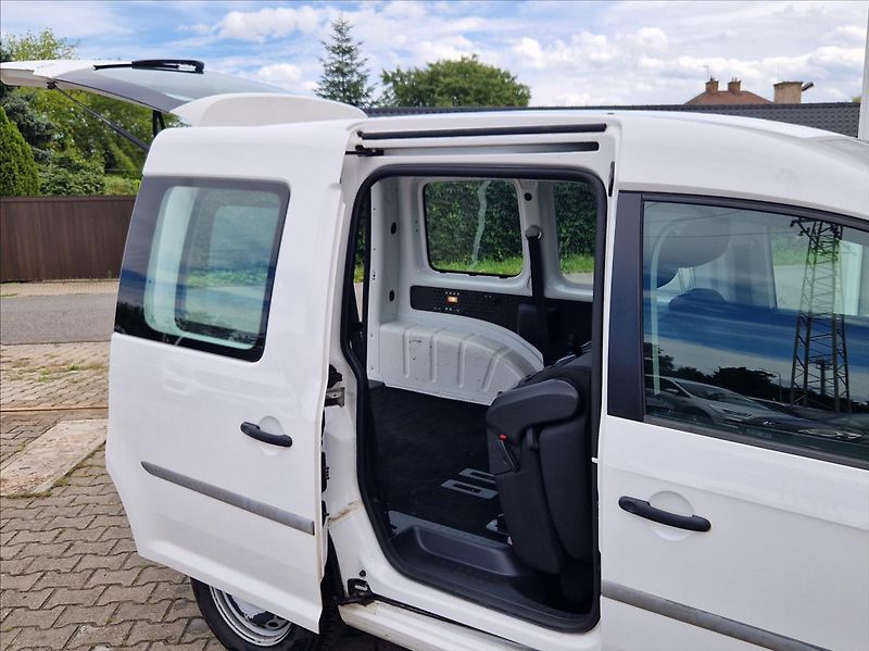 Volkswagen Caddy 1,0 TSI 75kW AC VÝHŘEV 5MÍST - fotka 12 z 32