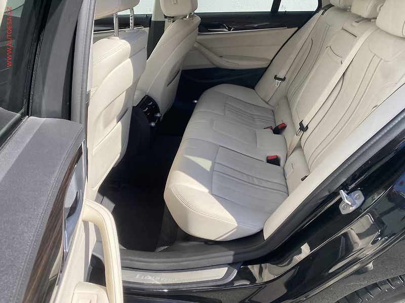 BMW Řada 5 (2018) 3.0i 540i xDrive, AT, +ALU - fotka 10 z 22