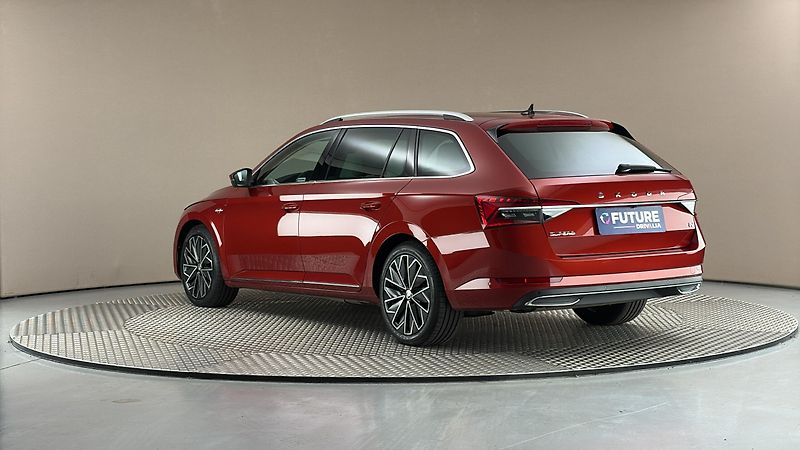 Škoda Superb 1.4 TSI iV DSG L&K Combi - fotka 2 z 37
