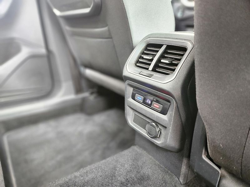 Volkswagen Tiguan Comfortline 2.0 TDI 147kw DSG - fotka 23 z 26