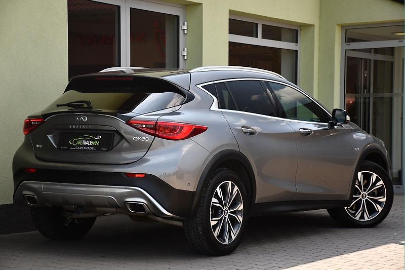 Mercedes-Benz GLA INFINITI QX30 220 CDI 4MATIC  - fotka 6 z 45