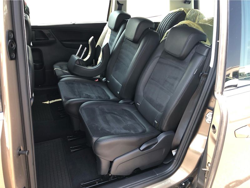 Volkswagen Sharan 2,0 TDI DSG 4motion Highline - fotka 12 z 29