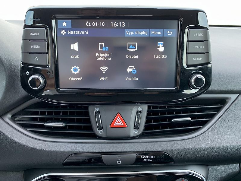 Hyundai i30 COMFORT 1.5i 80kW MAN6 - fotka 21 z 30