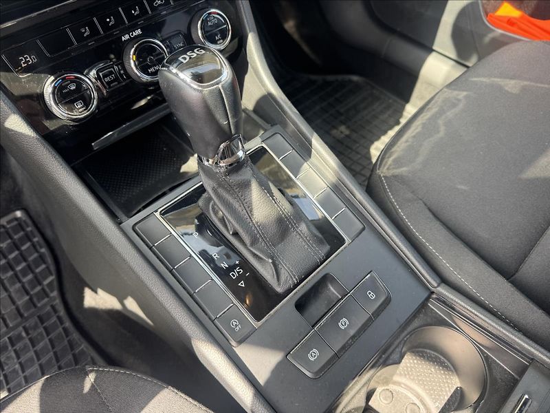 Škoda Superb 2,0 TDI, Automat - fotka 20 z 21