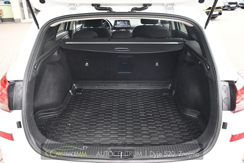 Hyundai i30 1.6CRDi SMART KAMERA CARPLAY - fotka 43 z 50