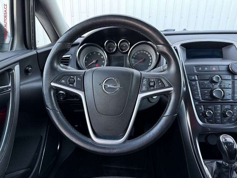 Opel Astra (2011) 1.6 T, Cosmo, bixen, +kola - fotka 12 z 17