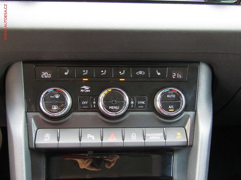 Škoda Karoq (2019) 1.6 TDi, 2.maj,ČR, Style - fotka 15 z 21